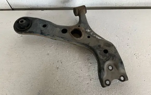 Toyota RAV 4 (XA40) Front lower control arm/wishbone