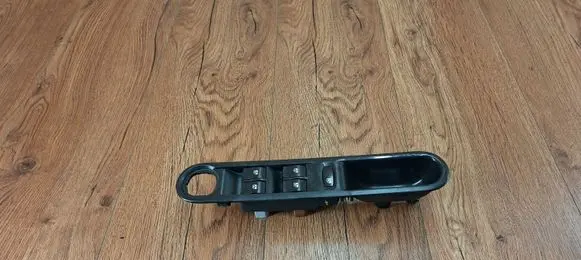 Renault Espace IV Electric window control switch 8200857523