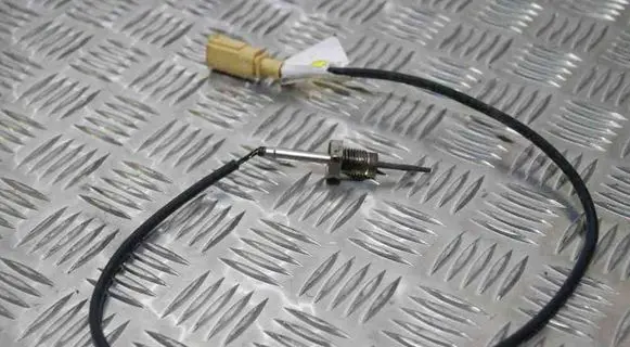 Audi Q3 8U Oil temperature sensor 04L906088BS
