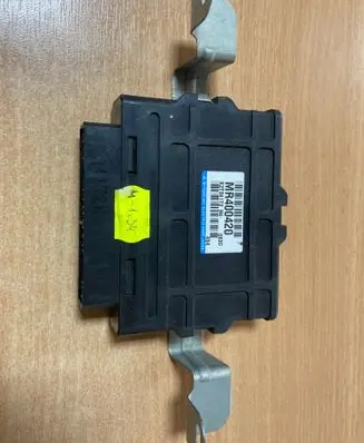 Mitsubishi Pajero ABS control unit/module MR400420 X2T34172