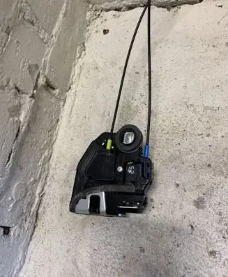 Toyota Auris E180 Rear door lock A084219 A2914