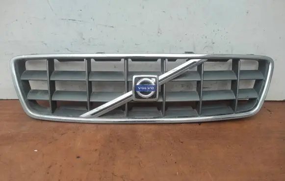 Volvo XC70 Front bumper upper radiator grill 08693623