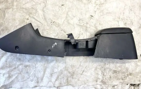 Toyota Avensis T220 Armrest