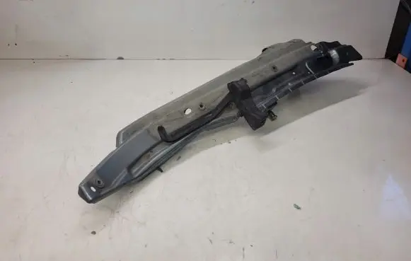 Audi Q7 4L Fender mounting bracket 4L0805157B