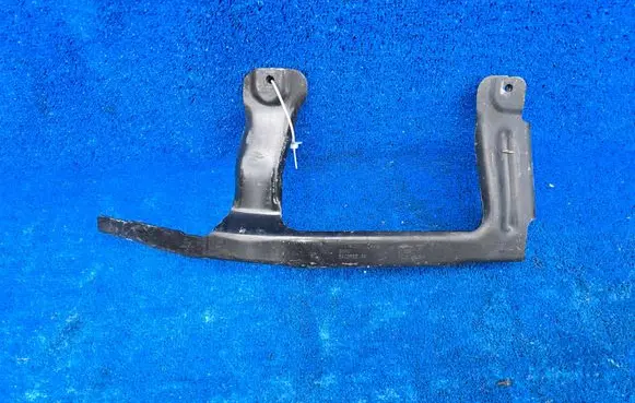 BMW 5 G60 G61 Intercooler pipe mounting bracket 5A02FB5