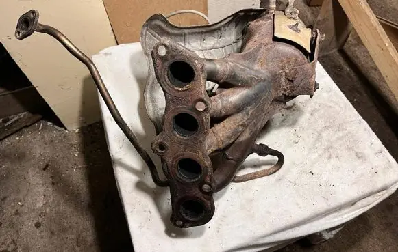 Mazda 3 I Exhaust manifold