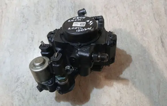 Peugeot 508 Fuel injection high pressure pump 9687959180