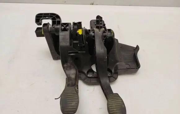 Opel Combo D Pedal assembly 0518315630E