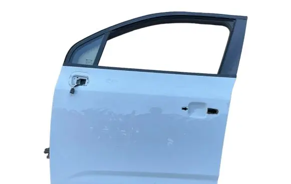 Chevrolet Orlando Front door