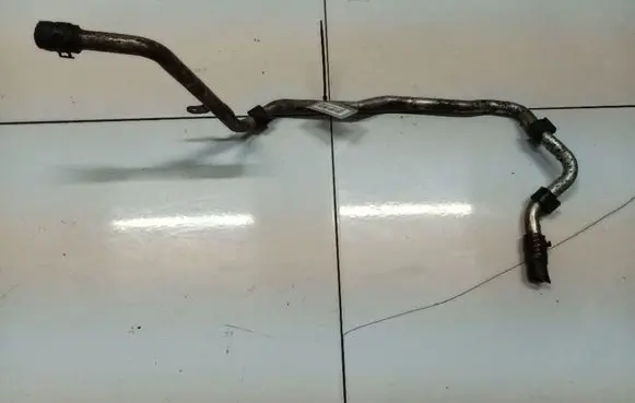 Volkswagen Touareg I Engine coolant pipe/hose