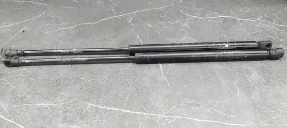 Seat Leon (1M) Tailgate strut 1M6827550A