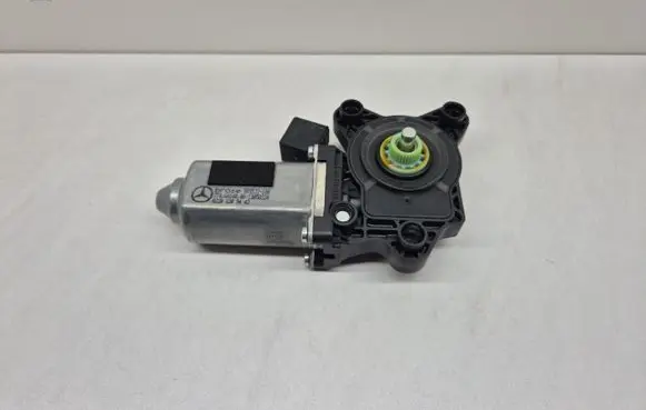 Mercedes-Benz S W220 Front door window regulator motor A2208205442