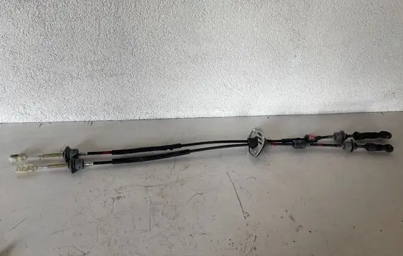 Hyundai Veloster Gear shift cable linkage 2V200-4A04