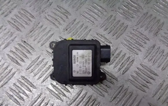 Seat Toledo II (1M) A/C air flow flap actuator/motor 8D2820511C
