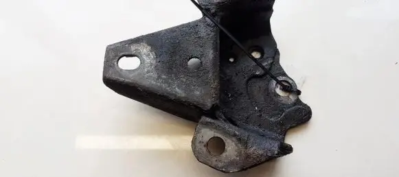 Volkswagen PASSAT B4 Engine mounting bracket