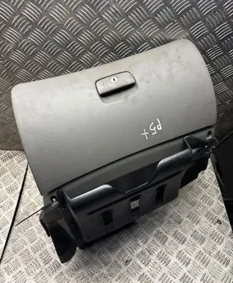 Volkswagen PASSAT B5.5 Glove box 3B1857101