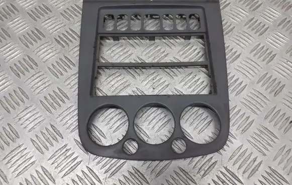 Mercedes-Benz Vaneo W414 Radio/GPS head unit trim 4146980239