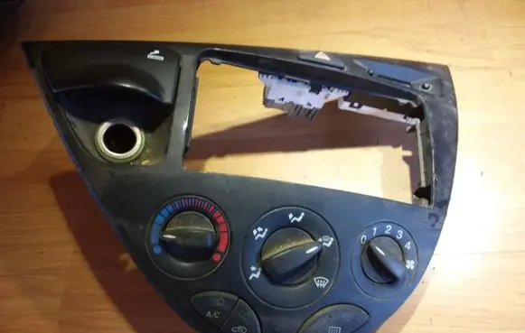 Ford Focus Climate control unit 98AB186419