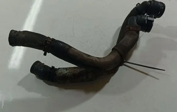 Volkswagen PASSAT B6 Engine coolant pipe/hose 1K0122291