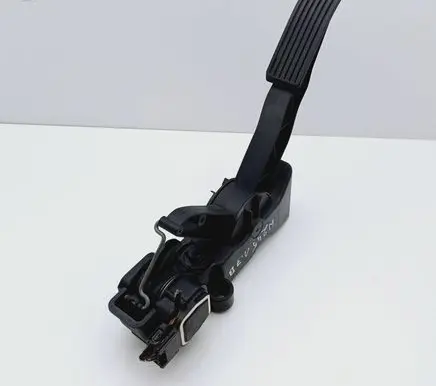 Mercedes-Benz B W245 Accelerator throttle pedal 91736020