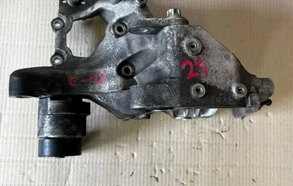 Alfa Romeo Giulietta Engine mounting bracket 55282301
