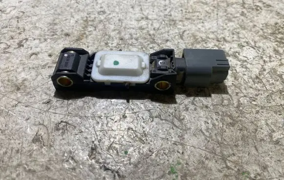 Chrysler Pacifica Airbag deployment crash/impact sensor 04671779AB 100603 31815500