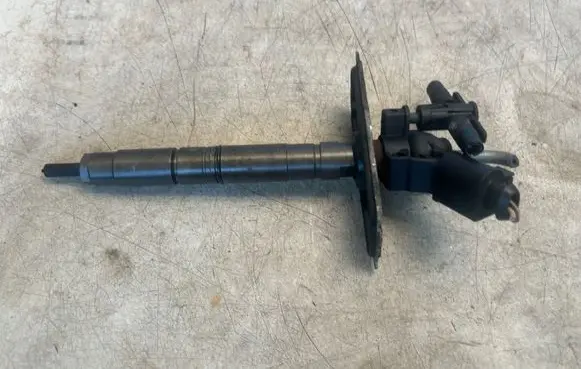 Audi A4 S4 B8 8K Fuel injector 0445116023