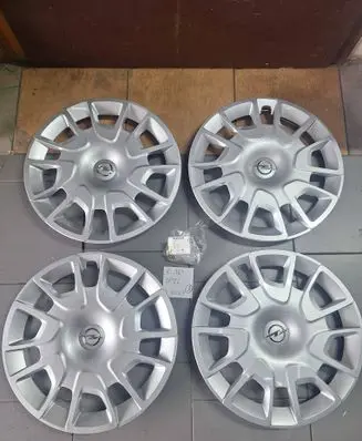 Opel Combo E R16 wheel hub/cap/trim 3551778