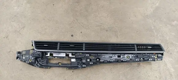 Audi Q7 4M Dash center air vent grill 4M1820902
