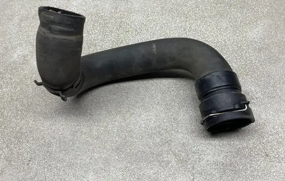 Engine coolant pipe/hose