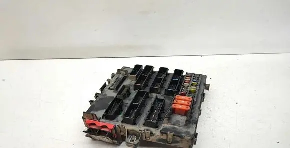 Opel Signum Fuse module 13112914