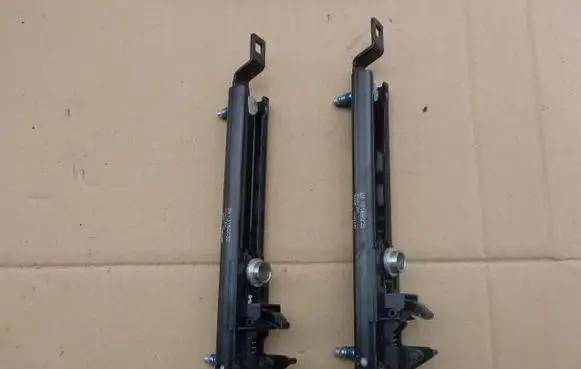 Opel Astra H Seat belt adjustment rail 