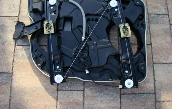 Jeep Grand Cherokee Front window lifting mechanism without motor