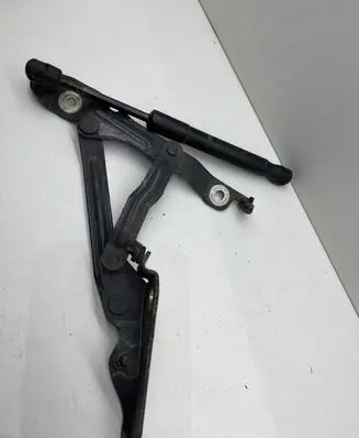 Mazda 3 I Tailgate/trunk/boot hinge
