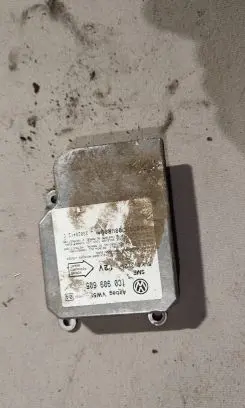 Skoda Octavia Mk1 (1U) Airbag control unit/module 1C0909605