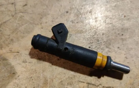 BMW 7 E65 E66 Fuel injector 7506924