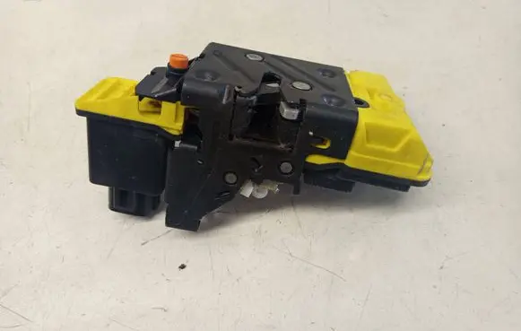 Volvo V70 Rear door lock 