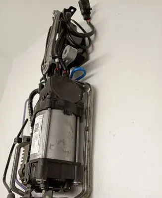Porsche Macan (95B) Air suspension compressor/pump 95B616006D