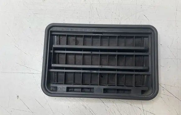 BMW X3 E83 Quarter panel pressure vent 6962293