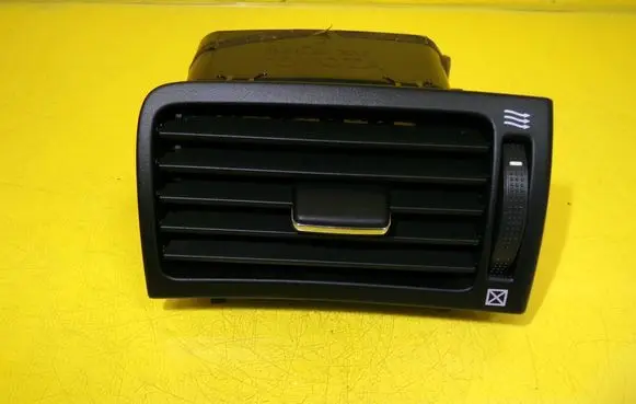 Toyota Avensis T250 Dashboard side air vent grill/cover trim 8518