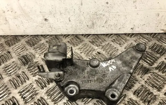 Mercedes-Benz C W204 Engine mounting bracket A6510940039