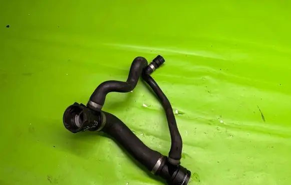 BMW 5 E60 E61 Engine coolant pipe/hose 7508036 7537919