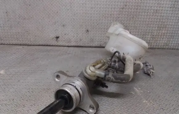 Toyota Avensis Verso Master brake cylinder 13231140430