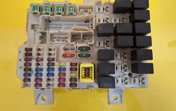 Mitsubishi Colt Fuse box set 8565A174AD