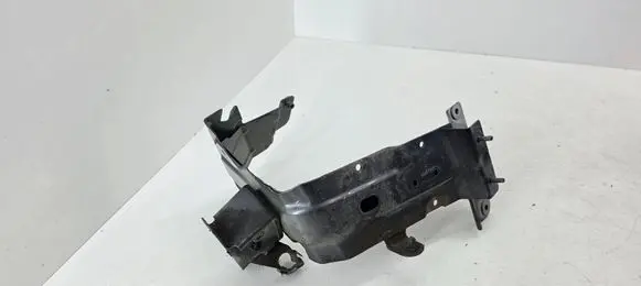 Audi Q7 4M Fender mounting bracket 4M0821137B