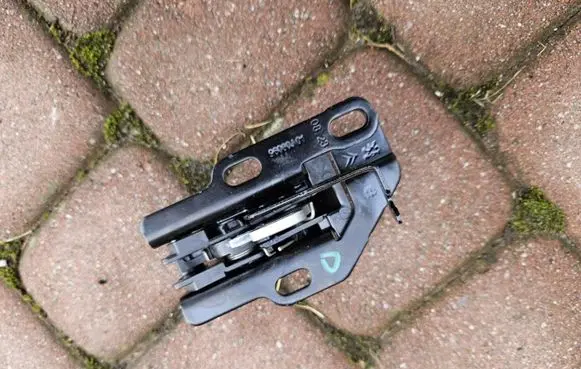 Opel Combo E Rear door lock
