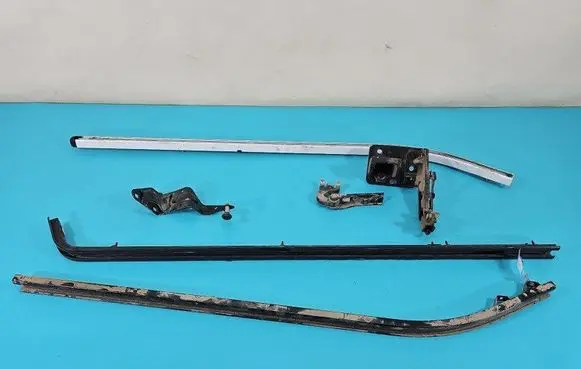 Opel Movano B Sliding door upper roller guide/hinge 777946809R IMPRK1449772