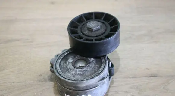 Volvo V50 Alternator belt tensioner 