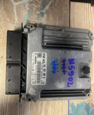 Volkswagen PASSAT B8 Engine control unit/module 04L907309R 0281031066