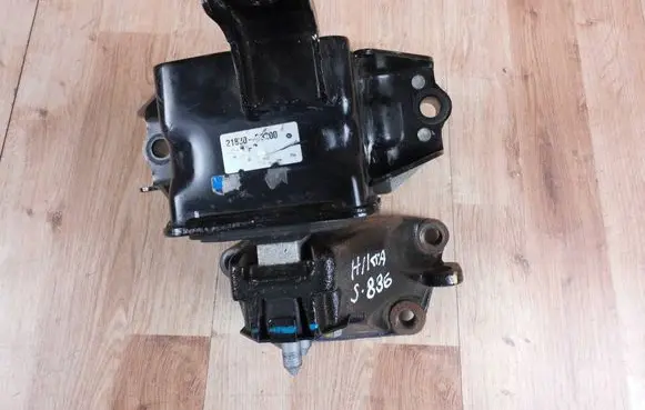 Hyundai Tucson TL Engine mount bracket 21830D3200